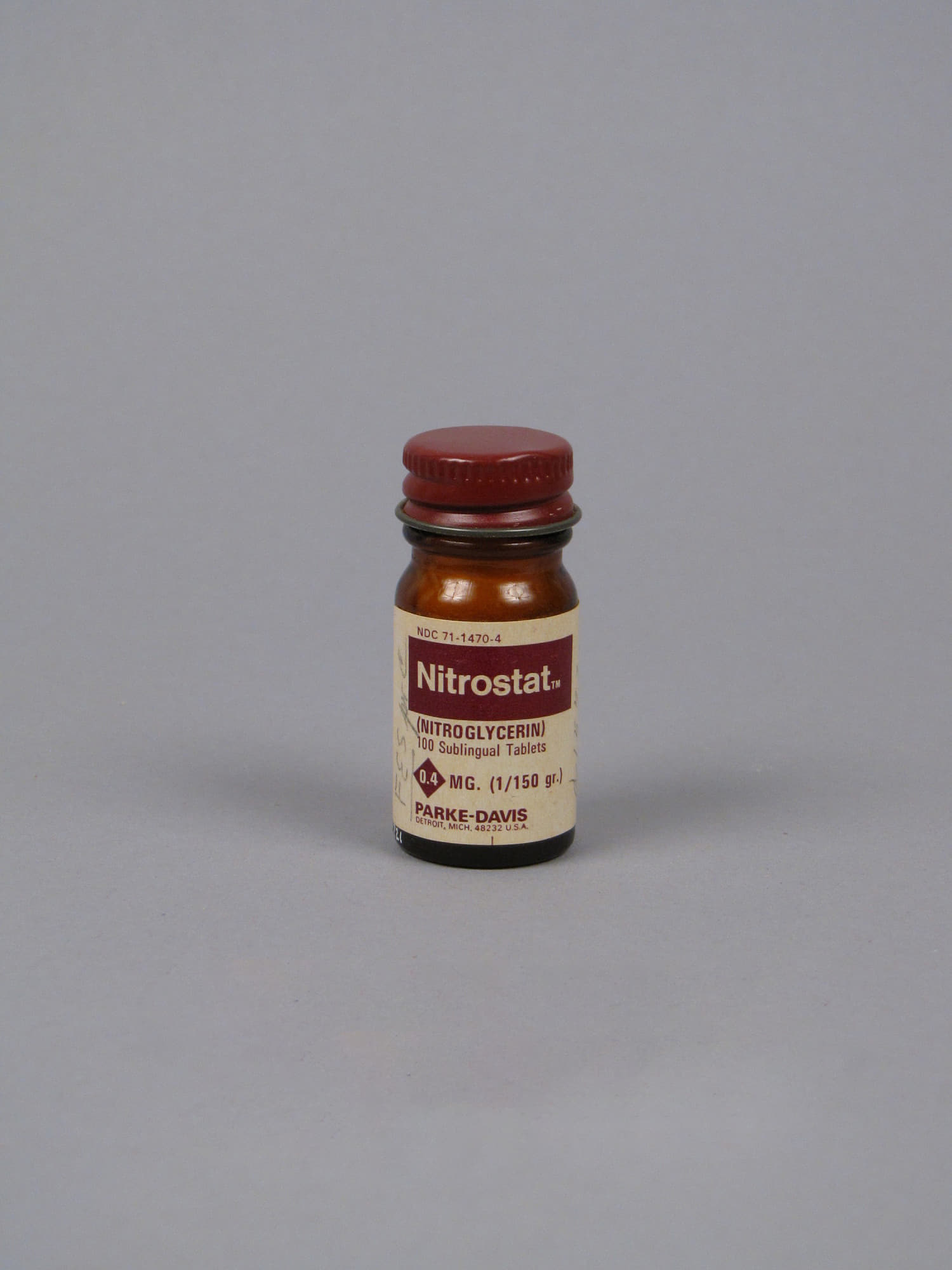 Nitrostat is a nitrate that dilates blood vessels, making it easier for blood to flow through them and easier for the heart to pump. Courtesy: National Museum of American History.